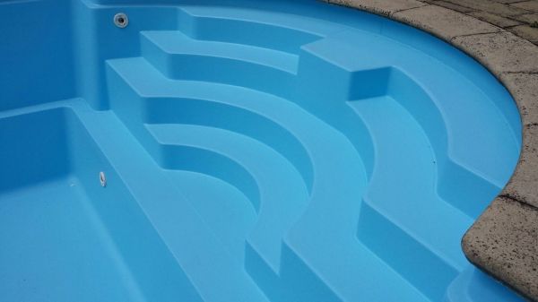 شركة تنظيف مسابح ام القيوين